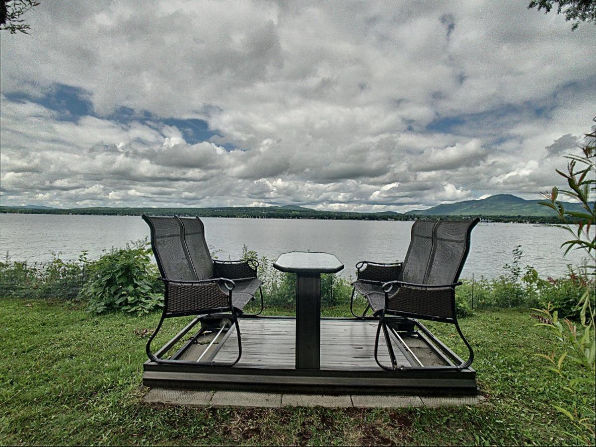 Location Tourisme Estrie - Oberge Du Village Magog Εξωτερικό φωτογραφία