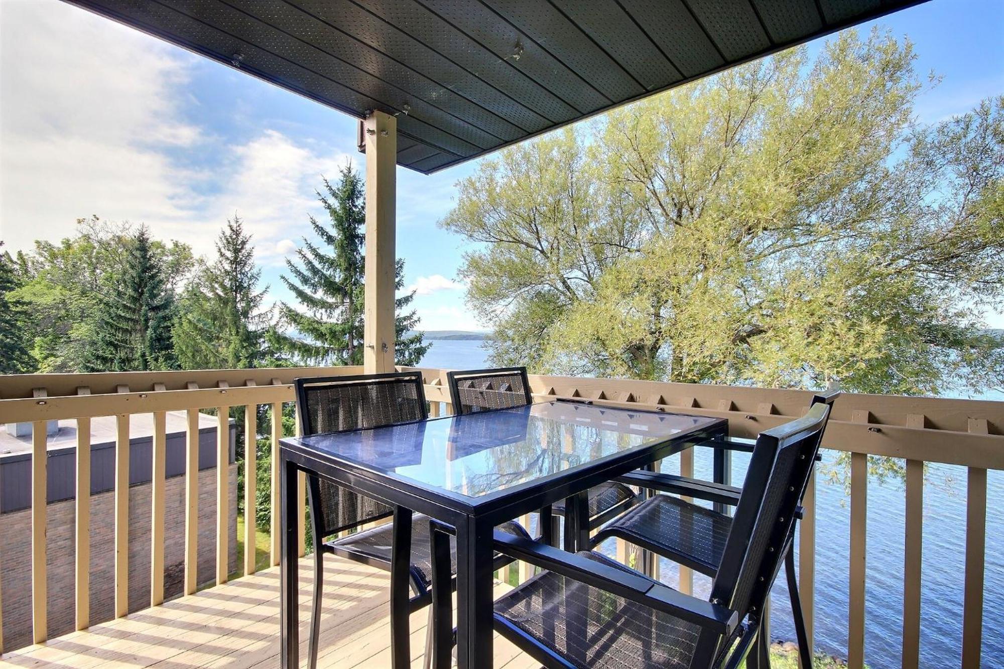 Location Tourisme Estrie - Oberge Du Village Magog Εξωτερικό φωτογραφία