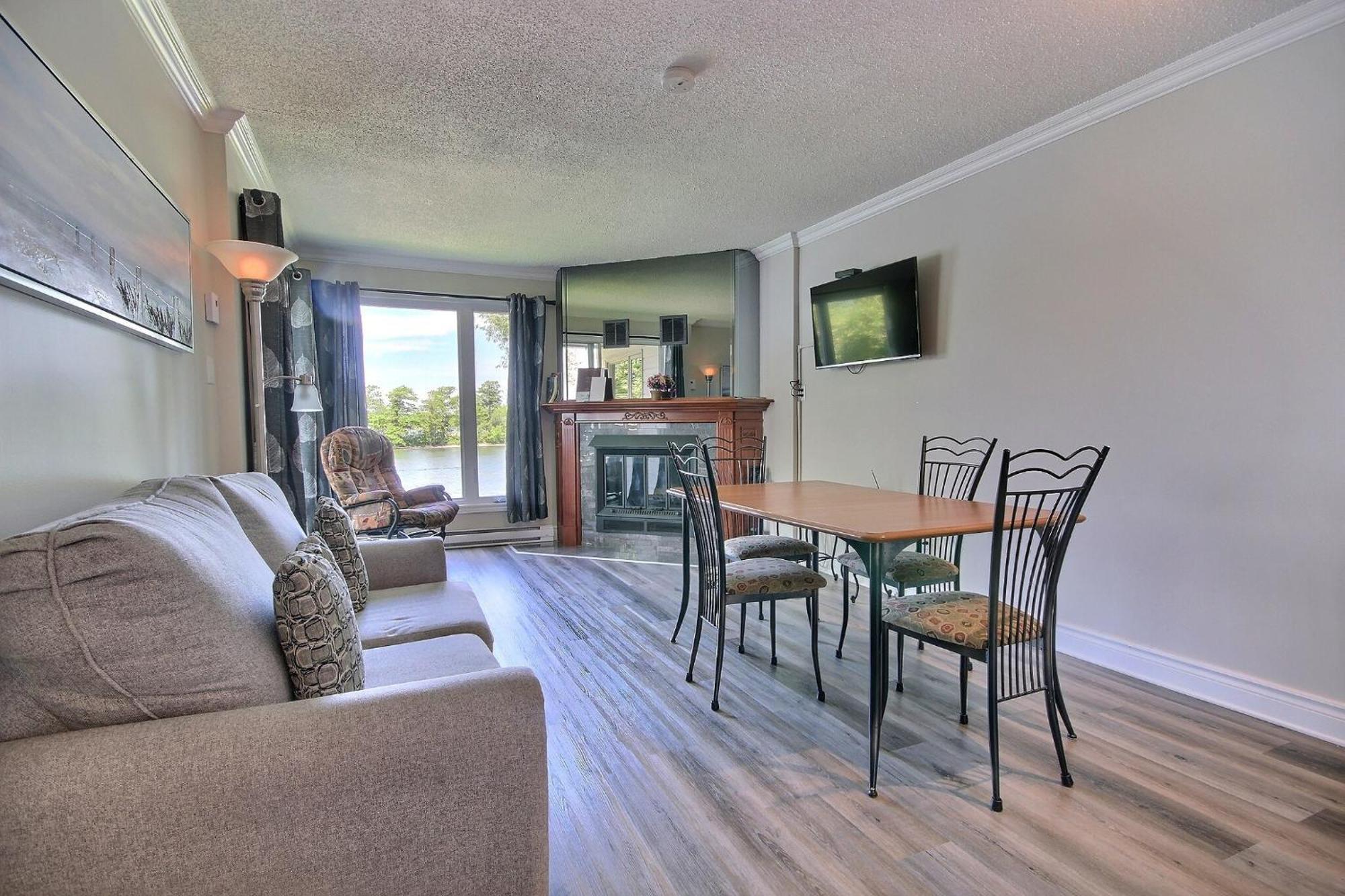 Location Tourisme Estrie - Oberge Du Village Magog Εξωτερικό φωτογραφία