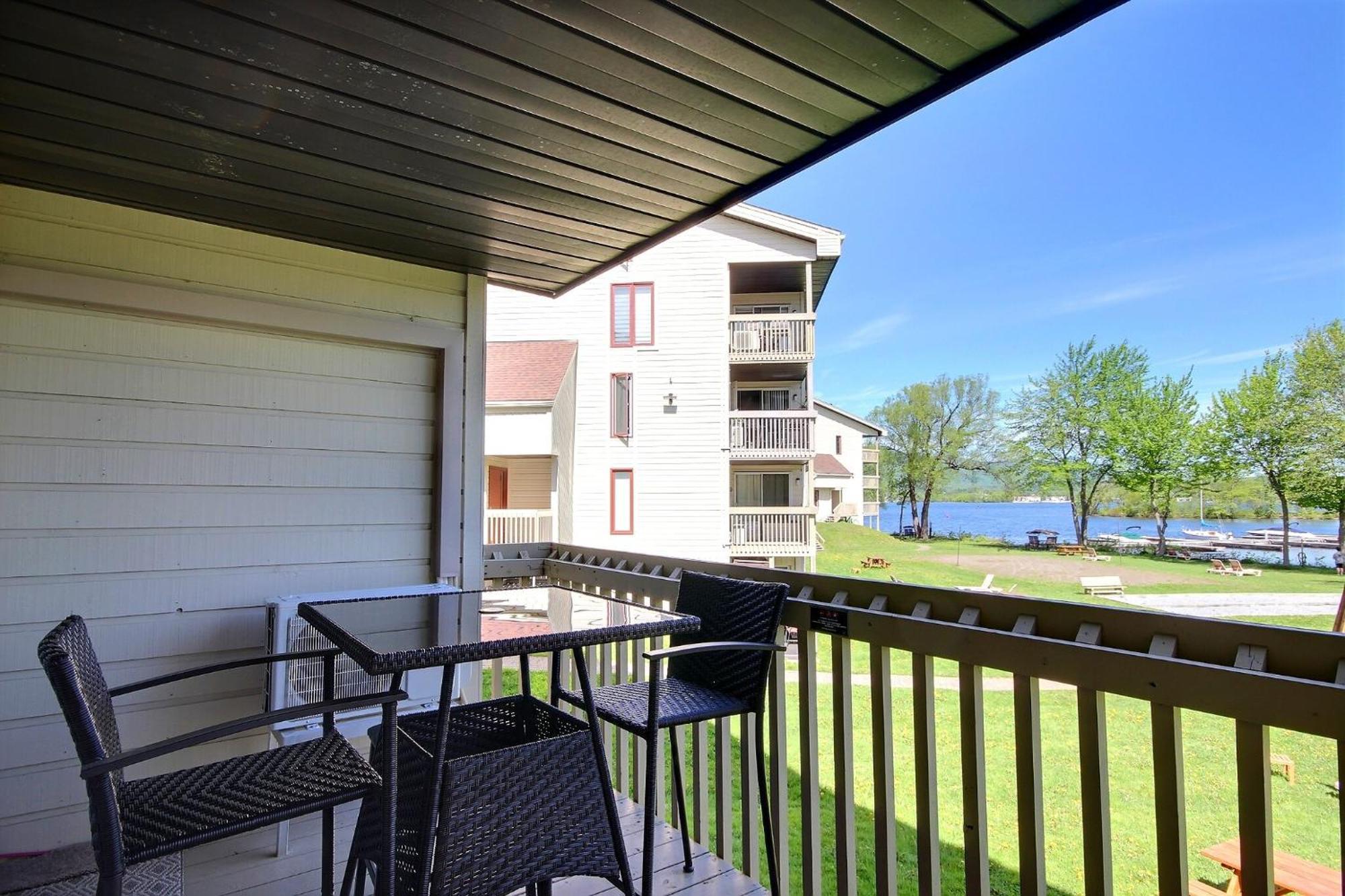 Location Tourisme Estrie - Oberge Du Village Magog Εξωτερικό φωτογραφία
