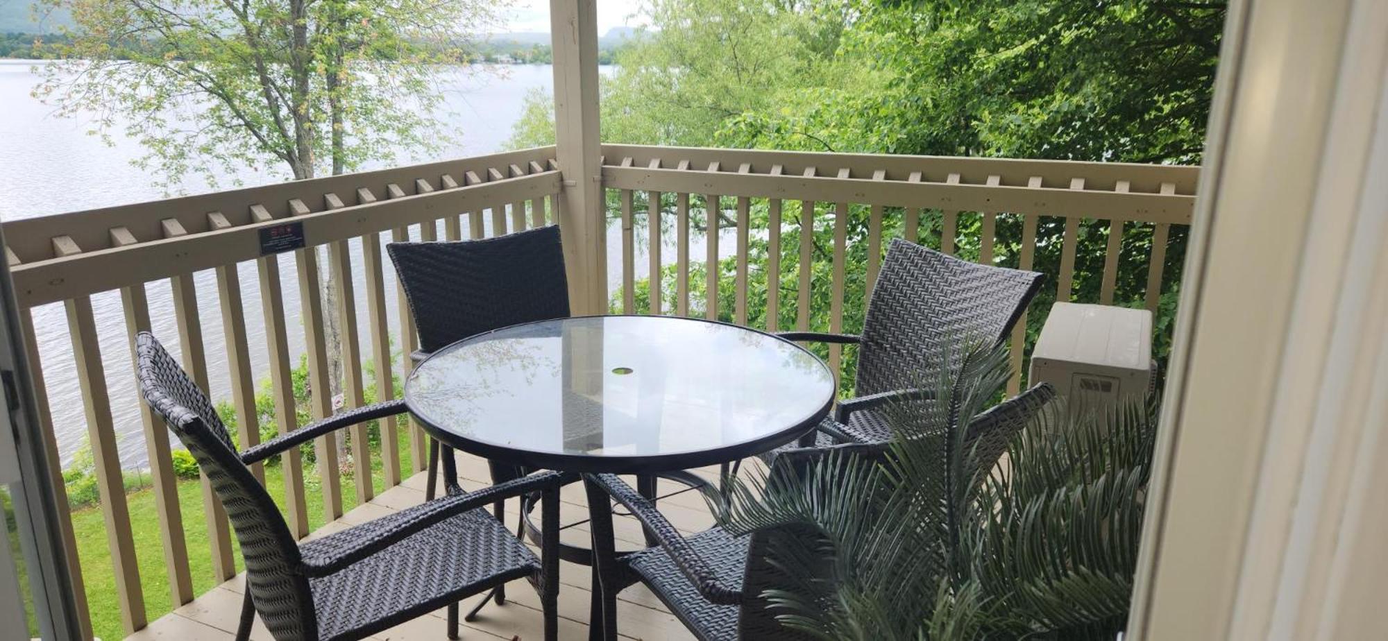 Location Tourisme Estrie - Oberge Du Village Magog Εξωτερικό φωτογραφία